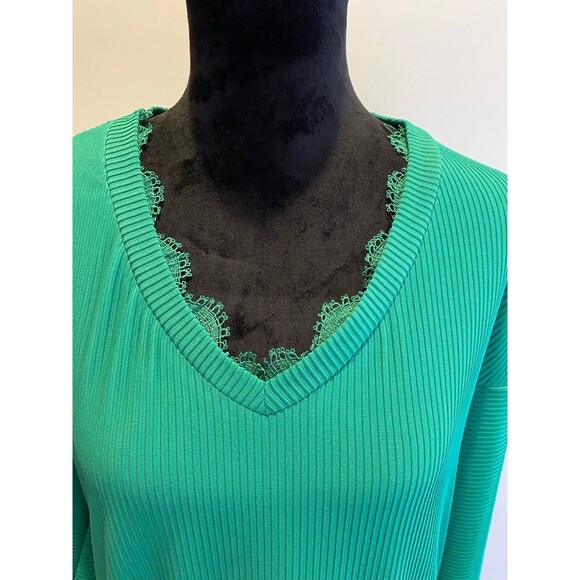 Trendy Queen Blouse Emerald Green Woman’s Size Large Blouse w/ Lace Dressy - Picture 3 of 12
